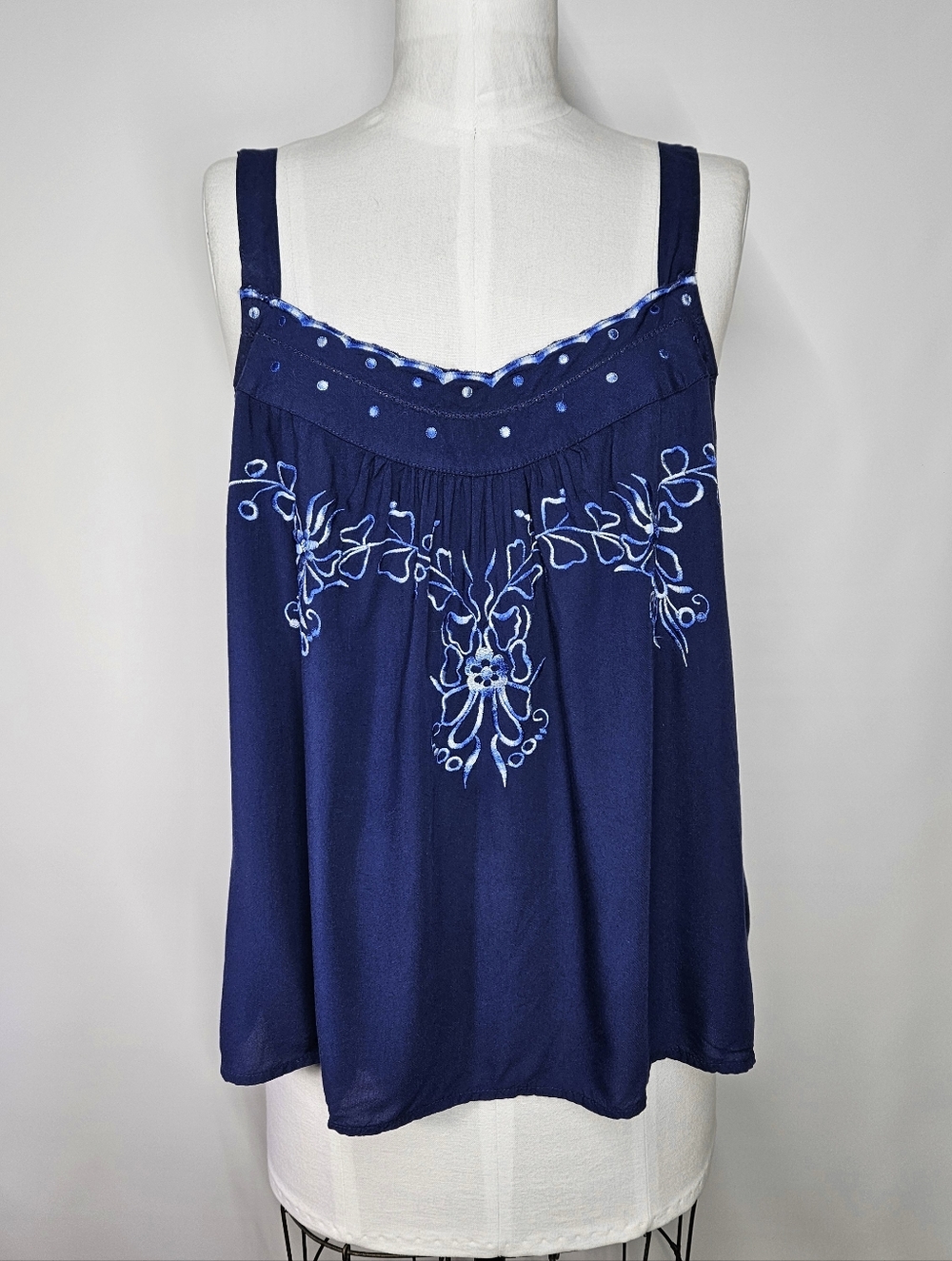 Lauren Conrad Size XL Camisole Top Blue Flowing Flower Embroidered Boho Strappy
